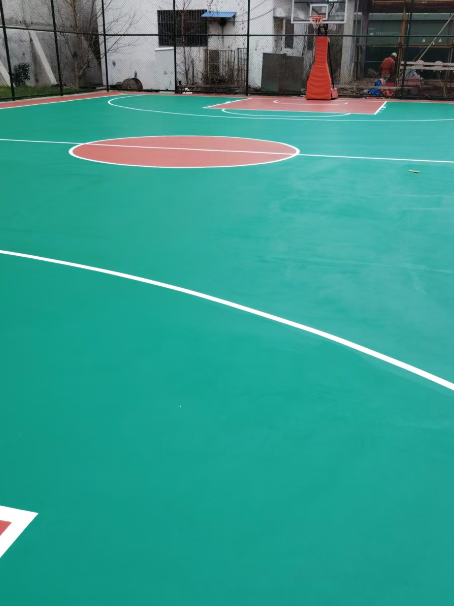 井研 球场长期使用易出现地面开裂